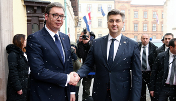 Prime Minister Andrej Plenkovic (R) meets Serbia's President Aleksandar Vucic in Zagreb, February 12, 2018 (Reuters/Antonio Bronic)