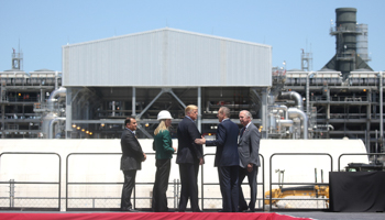 US President Donald Trump speaks with Sempra Energy Chief Executive Officer Jeff Martin (2nd R) during a visit to the Cameron LNG Export Facility in Hackberry, Louisiana, May 14 (Reuters/Leah Millis)
