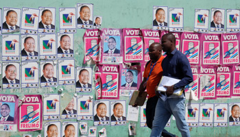 Mozambicans walk past election posters ahead of the October 15 general elections, Maputo, October 11, 2019 (Reuters/Grant Lee Neuenburg)