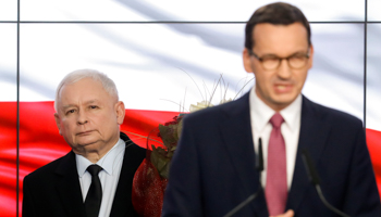Law and Justice leader Jaroslaw Kaczynski behind Prime Minister Mateusz Marowiecki announcing exit poll results, Warsaw, October 13 (Reuters/Kacper Pempel)