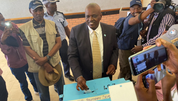 Botswana's President and leader of the Botswana Democratic Party (BDP) Mokgweetsi Masisi casts his vote at his home village of Moshupa, in the Southern District, October 23 (Reuters/Siyabonga Sishi)