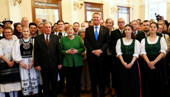 President Klaus Iohannis and German Chancellor Angela Merkel with members of Romania's German minority after the informal EU leaders’ meeting in Sibiu, May 9 (Reuters/Francois Lenoir)