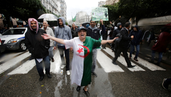 Demonstrators in Algiers take part in a protest march against the country's ruling elite and rejecting the December presidential election, November 15 (Reuters/Ramzi Boudina)