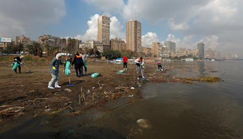 Egyptian youth volunteers collect waste and plastic as part of a campaign to clean up the Nile River sponsored by Egypt's environment ministry in cooperation with VeryNile and Greenish, in Cairo, Egypt February 10 (Reuters/Amr Abdallah Dalsh)