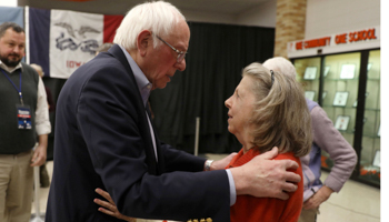 Democratic 2020 presidential contender Senator Bernie Sanders discusses healthcare on the campaign trail in Iowa, United States, December 15 (Reuters/Daniel Acker)