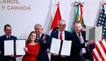Canadian Deputy Prime Minister Chrystia Freeland, Mexican Foreign Relations Undersecretary for North America Jesus Seade, US Trade Representative Robert Lighthizer pose next to Mexico's President Andres Manuel Lopez Obrador and Mexico's Finance Minister Arturo Herrera at the Presidential Palace, in Mexico City, December 10, 2019 (Reuters/Henry Romero)