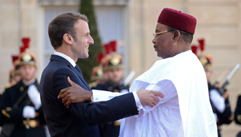 French President Emmanuel Macron and Niger's President Mahamadou Issoufou at the Paris Peace Summit in Paris, November 12, 2019 (Reuters/Johanna Geron)