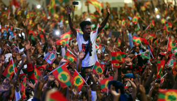 A large crowd celebrates the return from exile of Oromo activist Jawar Mohammed, August 5, 2018 (Reuters/Tiksa Negeri)