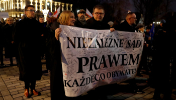 Protesters against judicial reforms carry the banner, "Every citizen has a right to an independent court of law", Warsaw, January 11 (Reuters/Kacper Pempel)