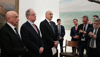 Greek Foreign Minister Nikos Dendias (centre) and Speaker Aguila Saleh (left) of the Tobruk-based House of Representatives condemn the Turkish-Libyan deal, Athens, December 12, 2019 (Reuters/Costas Baltas)