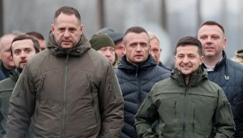 President Volodymyr Zelenskiy (R) and presidential aide Andriy Yermak visit a a front-line village (Reuters/Gleb Garanich)