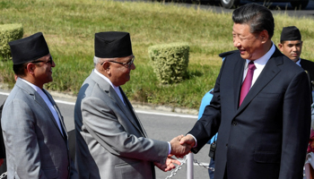 Nepali Prime Minister KP Oli shaking hands with Chinese President Xi Jinping (Reuters/Prakash Mathema)