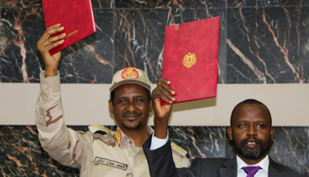 Representative's of Sudan's government and armed opposition groups sign a ceasefire, October 21, 2019 (Reuters/Jok Solomun)