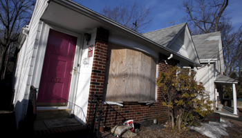 A boarded-up foreclosed home sits empty in the town of Ridgefield in Bergen County, New Jersey, March 2015 (Reuters/Mike Segar)