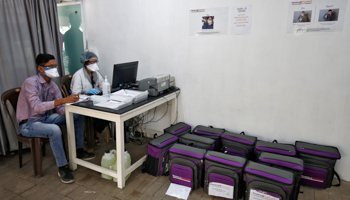 A collection centre for COVID-19 test samples (Reuters/Amit Dave)