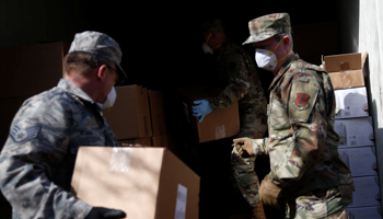 Washington Air National Guard members help food distribution in Washington state, United States (Reuters/Lindsey Wasson)