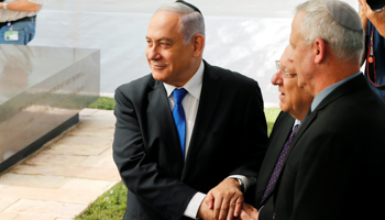 Prime Minister Binyamin Netanyahu greets opposition leader Benny Gantz (Reuters/Ronen Zvulun)