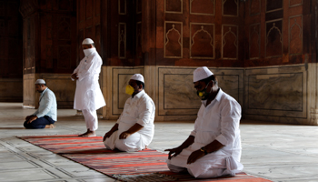 Muslim men wearing masks to protect against COVID-19 offering prayers at Delhi’s Jama Masjid (Reuters/Anushree Fadnavis)