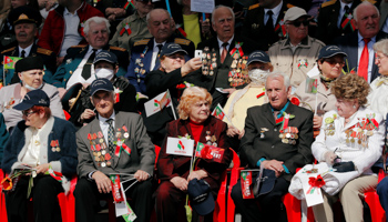 Onlookers at the May 9 Victory Day parade in Minsk (Reuters/Vasily Fedosenko)