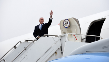 Vice President Mike Pence boards Air Force Two in Rochester, Minnesota, United States, April 28 (Reuters/Nicholas Pfosi)