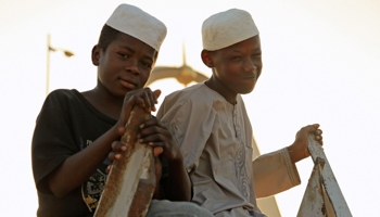 Children in front of Place de La Nation arch in N'Djamena (Reuters/Emma Farge)