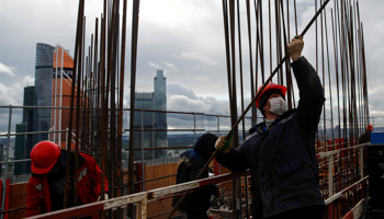 Work resumes on a Moscow skyscraper as lockdown rules are relaxed (Reuters/Maxim Shemetov)