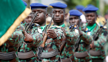 Ivorian soldiers participate in a military parade to commemorate the country's 57th Independence Day at the presidential palace in Abidjan, August 7, 2017 (Reuters/Luc Gnago)