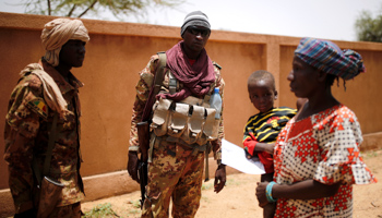Malian soldiers speak with a woman during the Operation Barkhane in Mali, 2019 (Reuters/Benoit Tessier)