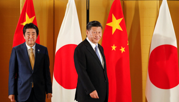Japanese Prime Minister Shinzo Abe and Chinese President Xi Jinping (Reuters/Kimimasa Mayama)