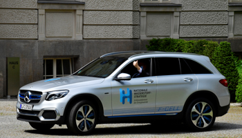 Germany's economy minister arrives at the news conference on Berlin's hydrogen strategy in a hydrogen-powered Mercedes. Berlin, June 10 (Reuters/John Macdougall)