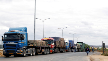 Trucks queue for border clearances on the Kenya-Tanzania border, July 19, 2019 (Reuters/Njeri Mwangi)