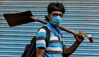 A migrant labourer going to work amid the COVID-19 pandemic (Reuters/Sivaram V)