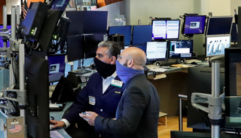 Traders wearing masks work on the floor at the New York Stock Exchange on May 26, 2020 (Reuters/Brendan McDermid)