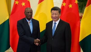 Guinea President Alpha Conde (L) shakes hands with China's President Xi Jinping (R) before their bilateral meeting at the Great Hall of the People in Beijing, September 1, 2018 (Reuters/Nicolas Asfouri)