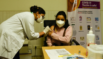 A health official and volunteer participating in a mock drill for India’s COVID-19 vaccine roll-out (David Talukdar/Shutterstock)