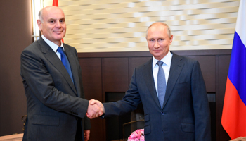 Abkhazia's President Aslan Bzhania (L) with Russian President Vladimir Putin (Alexei Nikolsky/​AP/​Shutterstock)