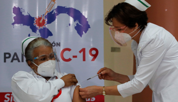 A nurse administers Panama’s first COVID-19 vaccination at the Santo Tomas Hospital in Panama City, January 20 (Bienvenido Velasco/EPA-EFE/Shutterstock)