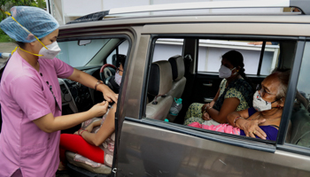 Drive-in vaccination programme in Kolkata, India (Bikas Das/AP/Shutterstock)