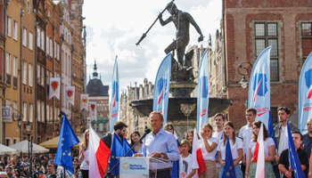 New Civic Platform leader Donald Tusk announces he will defeat the ruling Law and Justice party and return Poland to European values, at a rally in Gdansk, July 19 (Michal Fludra/NurPhoto/Shutterstock)