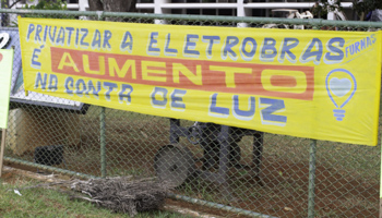 A banner warning that the Eletrobras privatisation will lead to rising electricity bills (Leco Viana/via ZUMA Wire/Shutterstock)