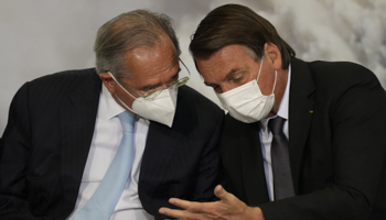 Economy Minister Paulo Guedes (left) and President Jair Bolsonaro (Eraldo Peres/AP/Shutterstock)