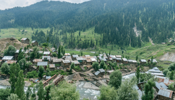 Wooden houses in Jammu and Kashmir’s Bandipore district, which abuts the Line of Control (Idrees Abbas/SOPA Images/Shutterstock)