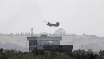 A US military Chinook helicopter flies near the US Embassy in Kabul, Afghanistan, August 15 (Rahmat Gul/AP/Shutterstock)