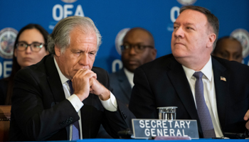 OAS Secretary-General Luis Almagro (l) with former US Secretary of State Mike Pompeo in 2020 (Jim Lo Scalzo/EPA-EFE/Shutterstock)