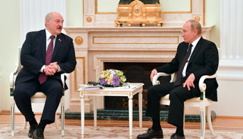 Alexander Lukashenka (L) and Vladimir Putin meet in Moscow, September 9 (Mikhail Voskresensky/AP/Shutterstock)