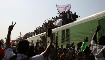 Protestors arrive in Khartoum to call for the military to be excluded from the transition, September 30 (Marwan Ali/AP/Shutterstock)