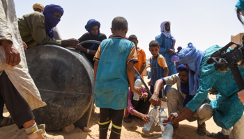 Repatriated IDPs collect water in Mali, 2019 (Nicolas Remene/EPA-EFE/Shutterstock)