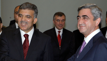 The then Turkish and Armenian presidents, Abdullah Gul (L) and Serzh Sargsyan, shake hands at a meeting in Yerevan, September 2008 (Misha Japaridze/AP/Shutterstock)