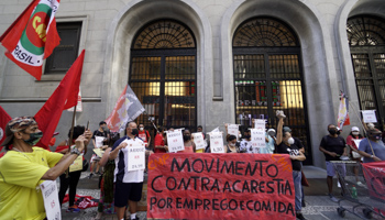 A march in Sao Paulo protesting against poverty, unemployment and high prices (Cris Faga/Shutterstock)