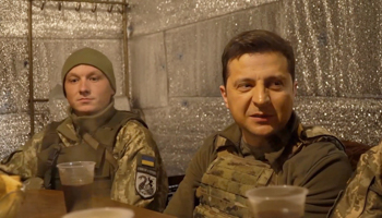President Volodymyr Zelensky (R) on a morale-boosting visit to Ukrainian troops close to the front line in eastern Ukraine, February 17 (EyePress News/Shutterstock)